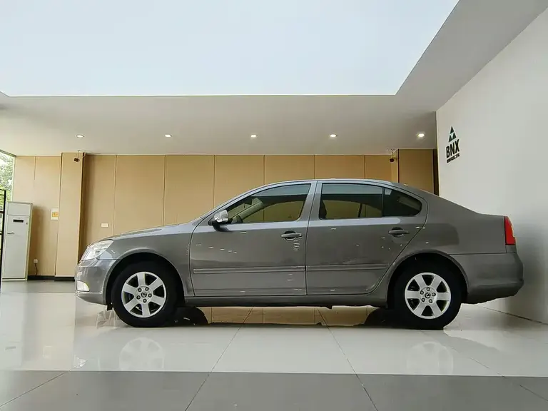 Skoda Octavia 1.6 L Auto Yijie