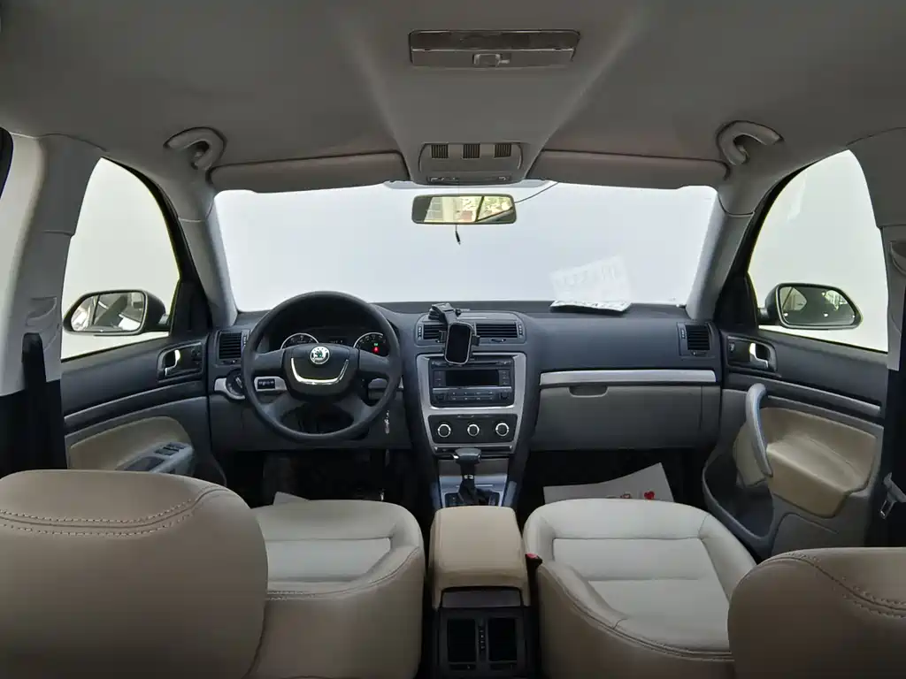 Octavia 1.6 L Auto Yijie