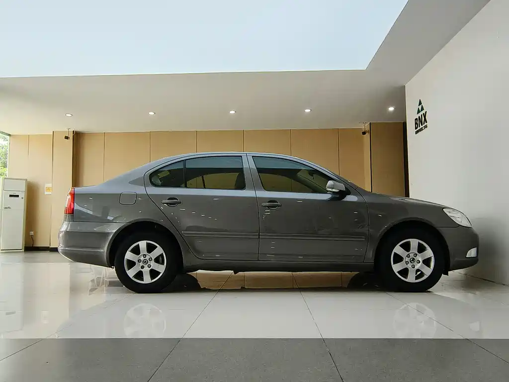 Octavia 1.6 L Auto Yijie