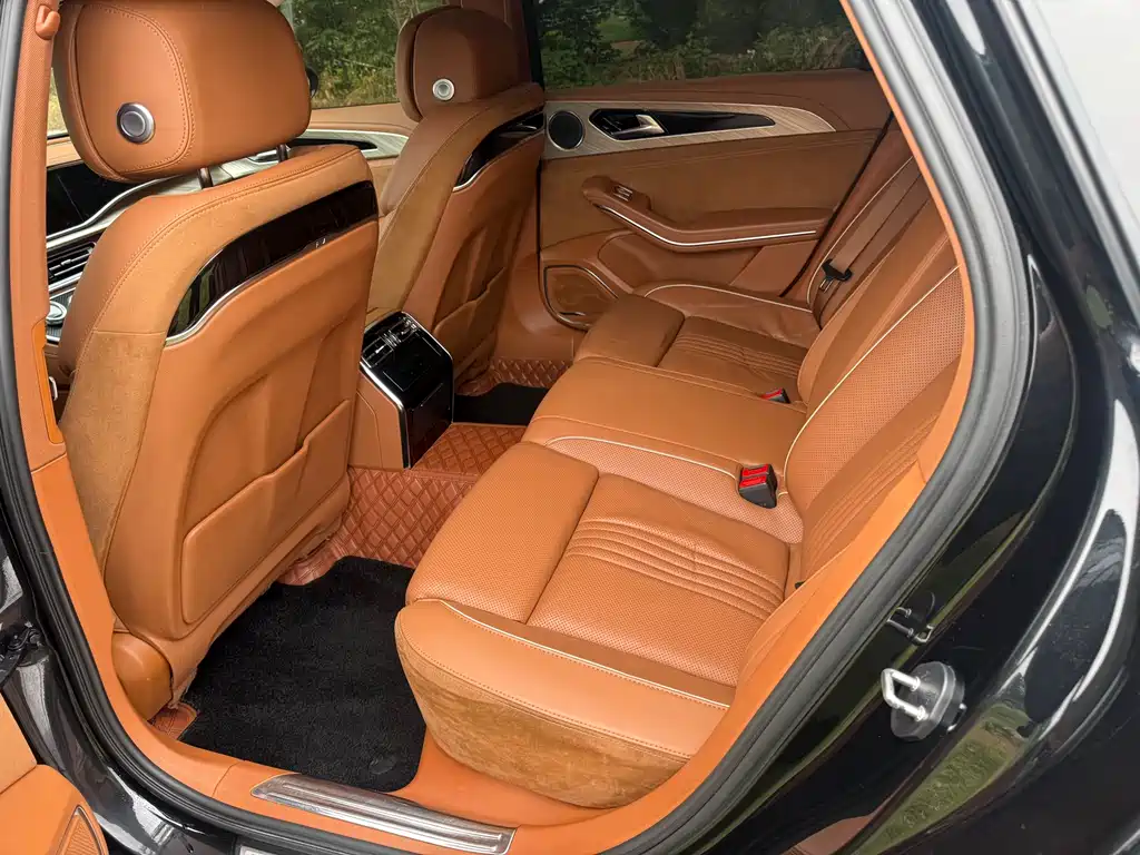 Hongqi H9 2.0 T Connected Flagship Enjoyment