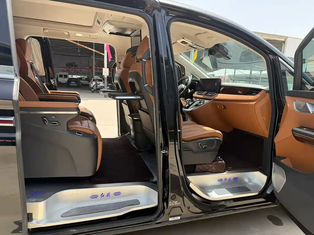 Hongqi HQ9 2.0 T Connected Flagship Enjoyment