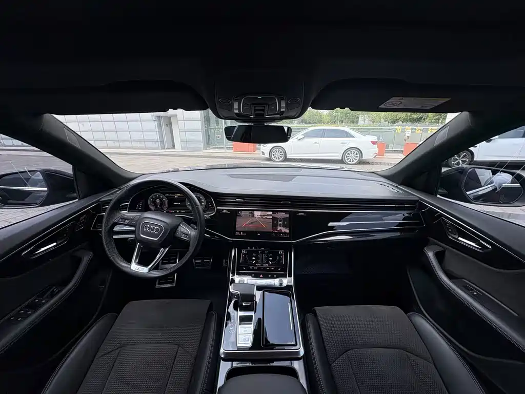Audi Q8 55 TFSI Select Dynamic