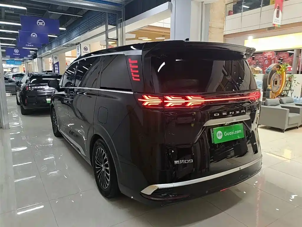 Denza D9 DM-i 980 4 WD Honored