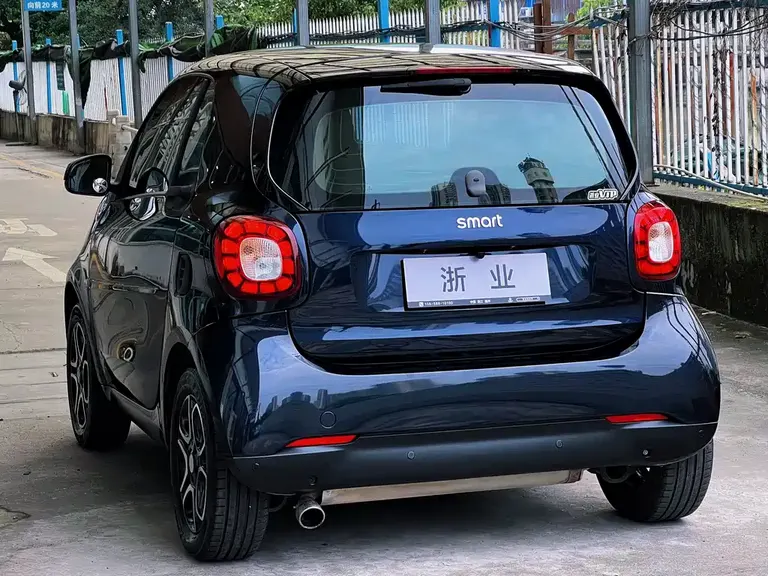smart fortwo 1.0 L 52 kW Charm Blue Special Edition CN-V