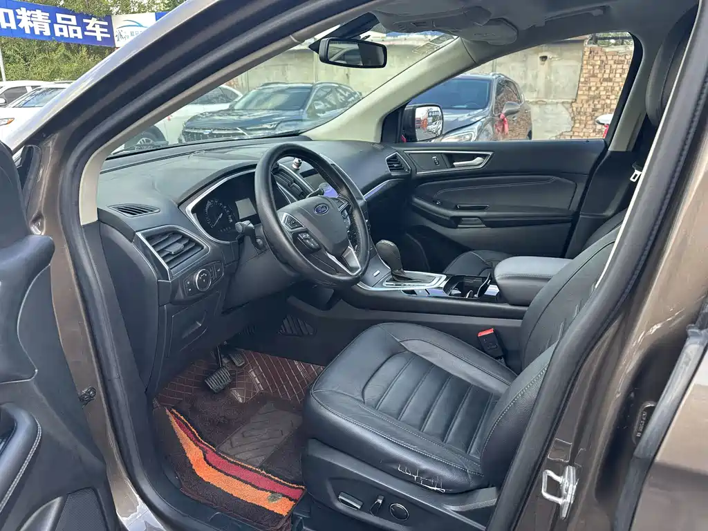 Edge EcoBoost 245 4 WD Grand Sharp 7-seat