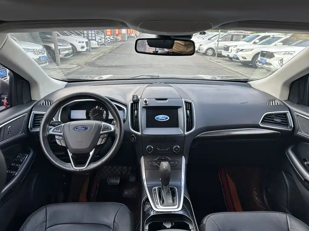 Edge EcoBoost 245 4 WD Grand Sharp 7-seat