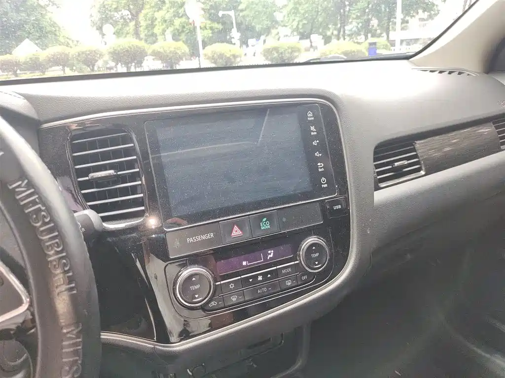 Outlander 2.0 L 2 WD Smooth Enjoyment 5-seat CN-VI
