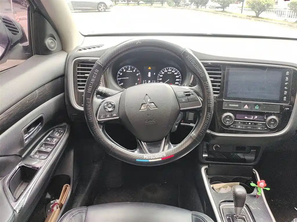 Outlander 2.0 L 2 WD Smooth Enjoyment 5-seat CN-VI