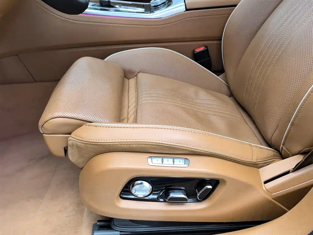 Hongqi H9 2.0 T Connected Flagship