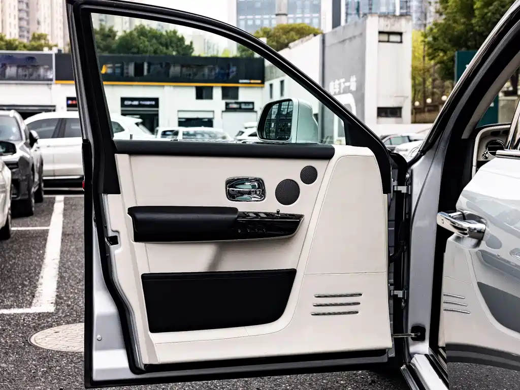 Phantom 6.7 T LWB Range
