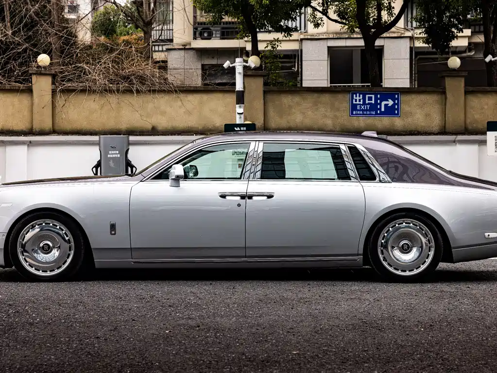 Phantom 6.7 T LWB Range