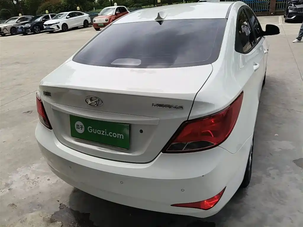 Accent 1.4 L Auto Intelligent GLS