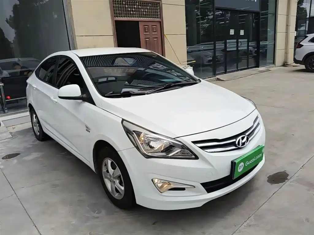 Accent 1.4 L Auto Intelligent GLS