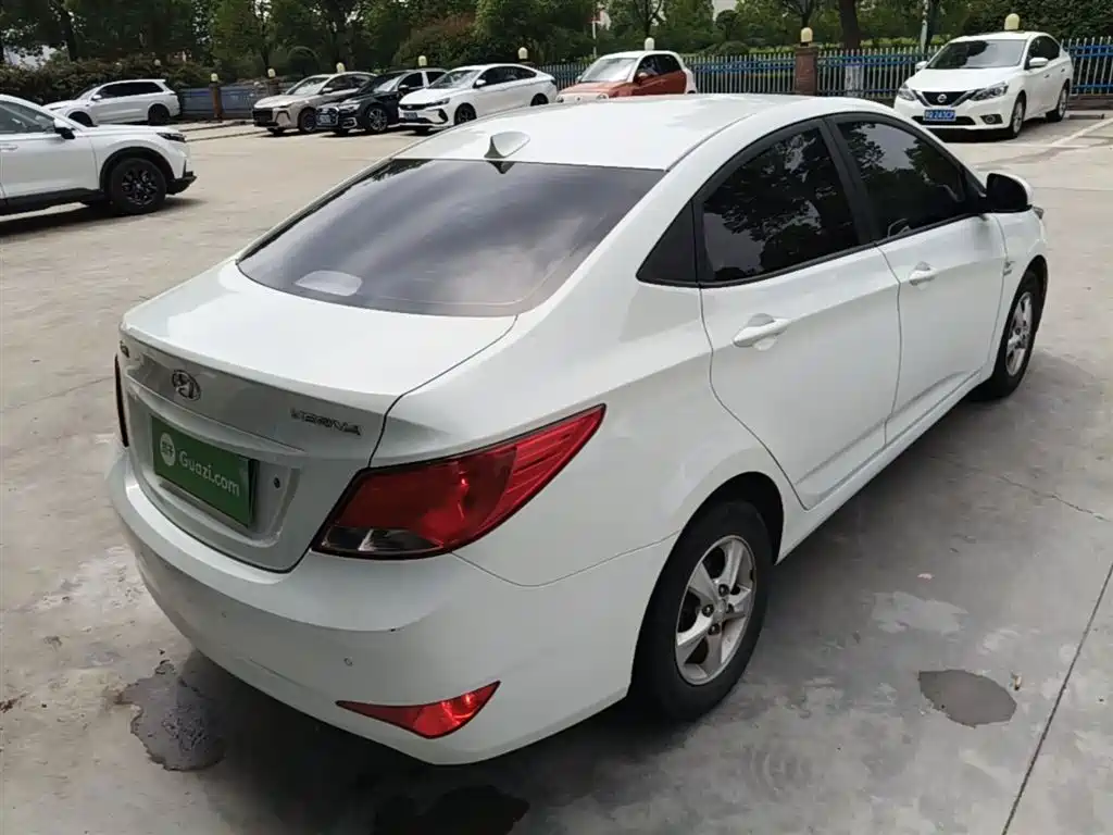 Accent 1.4 L Auto Intelligent GLS