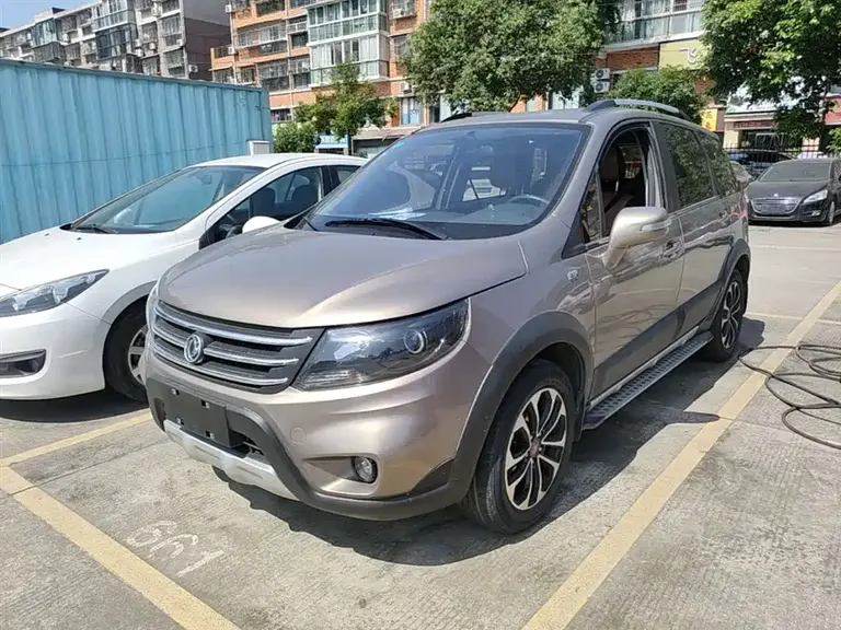 Dongfeng Joyear X5 1.6 L Manual Premium