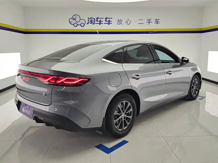 Qin L DM-i 80 KM Leading