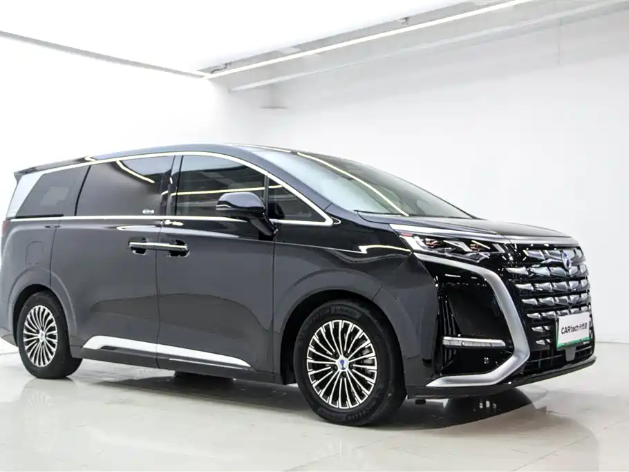 Denza D9 DM-i 980 4 WD Distinguished