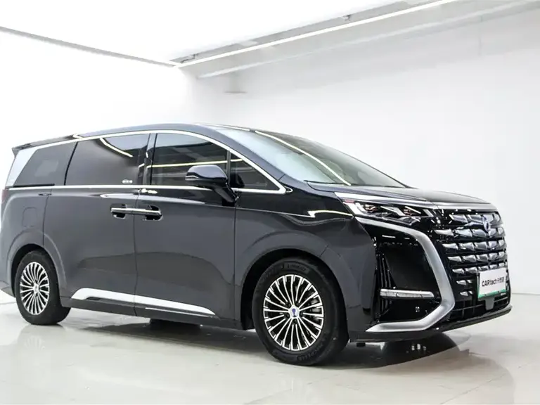 Denza D9 DM-i 980 4 WD Distinguished