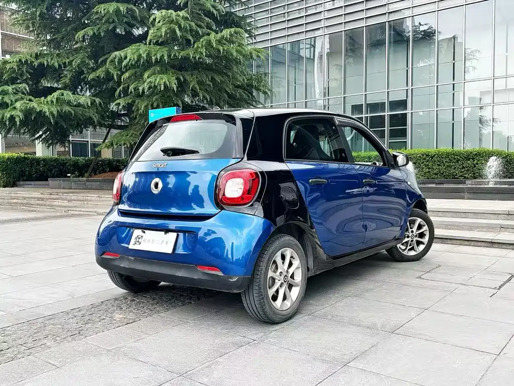 smart forfour 1.0 L 52 kW Agile