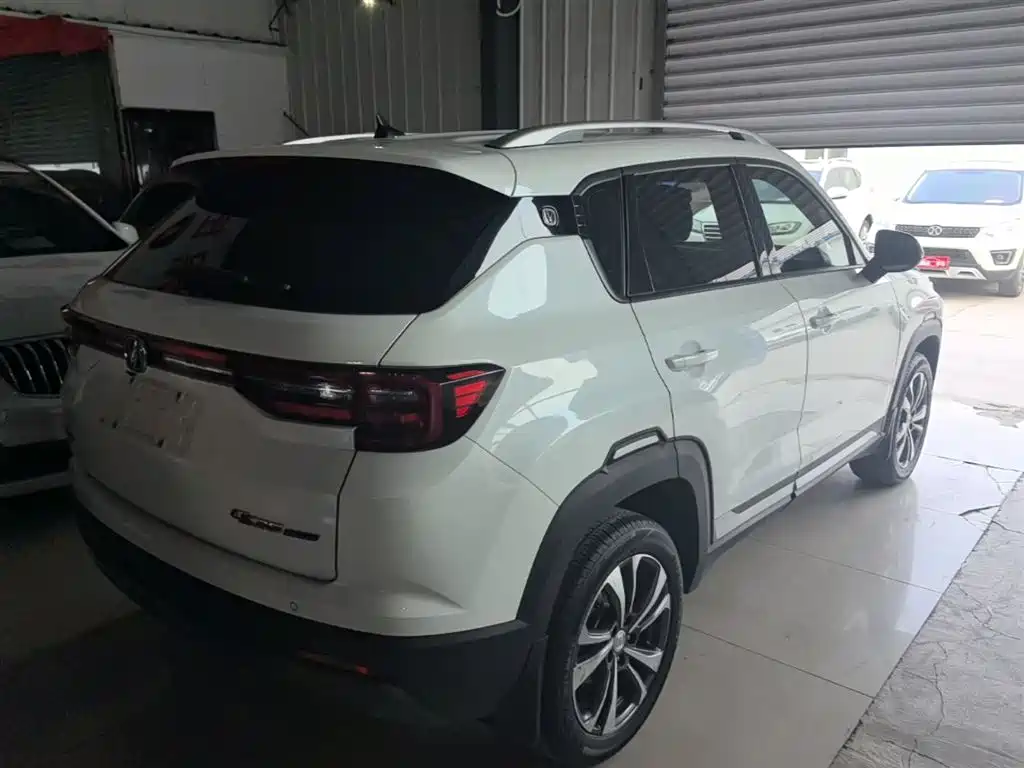 Changan CS35 PLUS Glory Million 1.6 L Manual Luxury