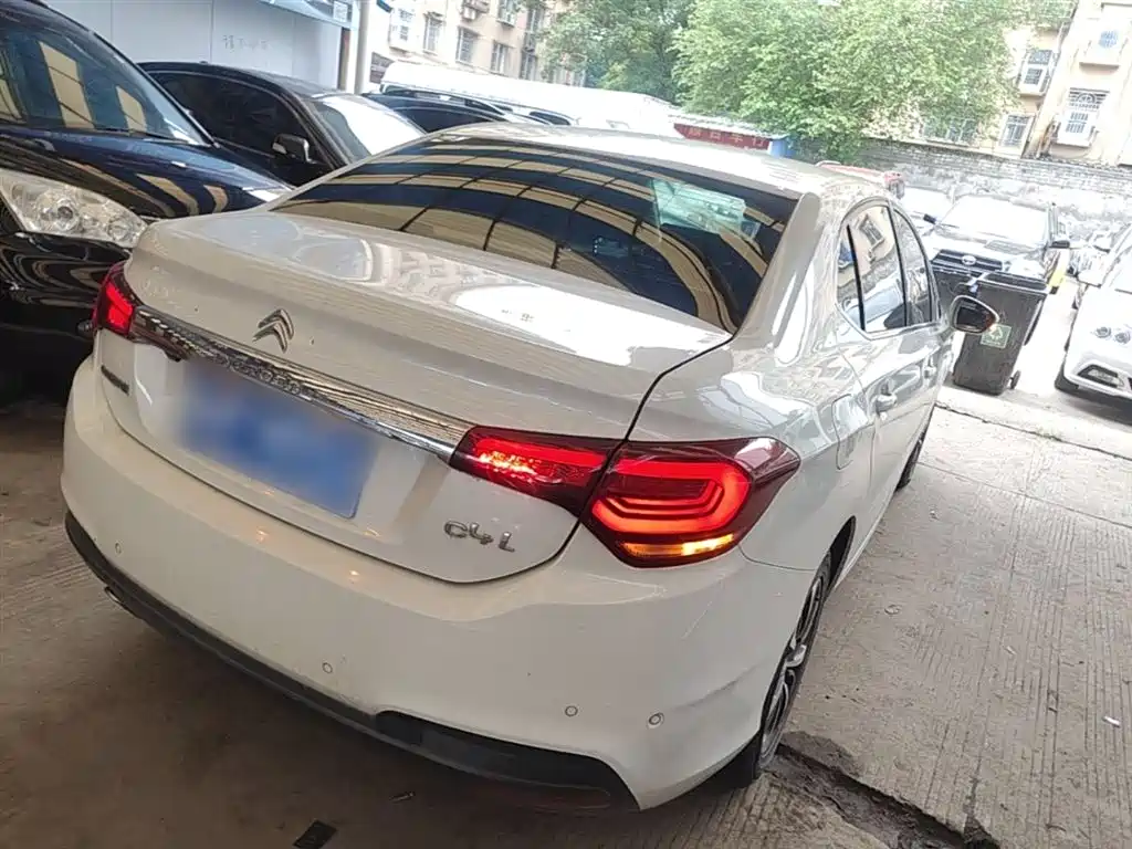 Citroen C4 L 1.2 T Auto Elite