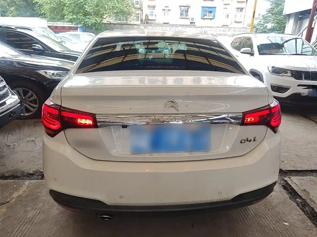 Citroen C4 L 1.2 T Auto Elite