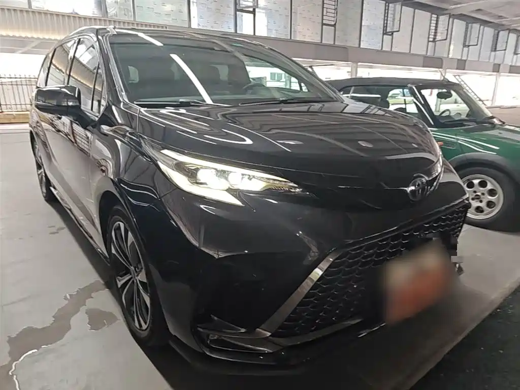 Granvia 2.5 L Hybrid Flagship