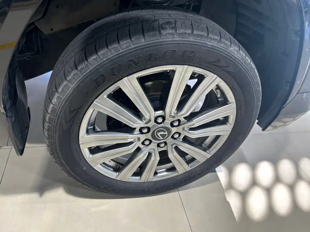 Lexus LX 雷克萨斯LX 2025款 700 h VIP领世版