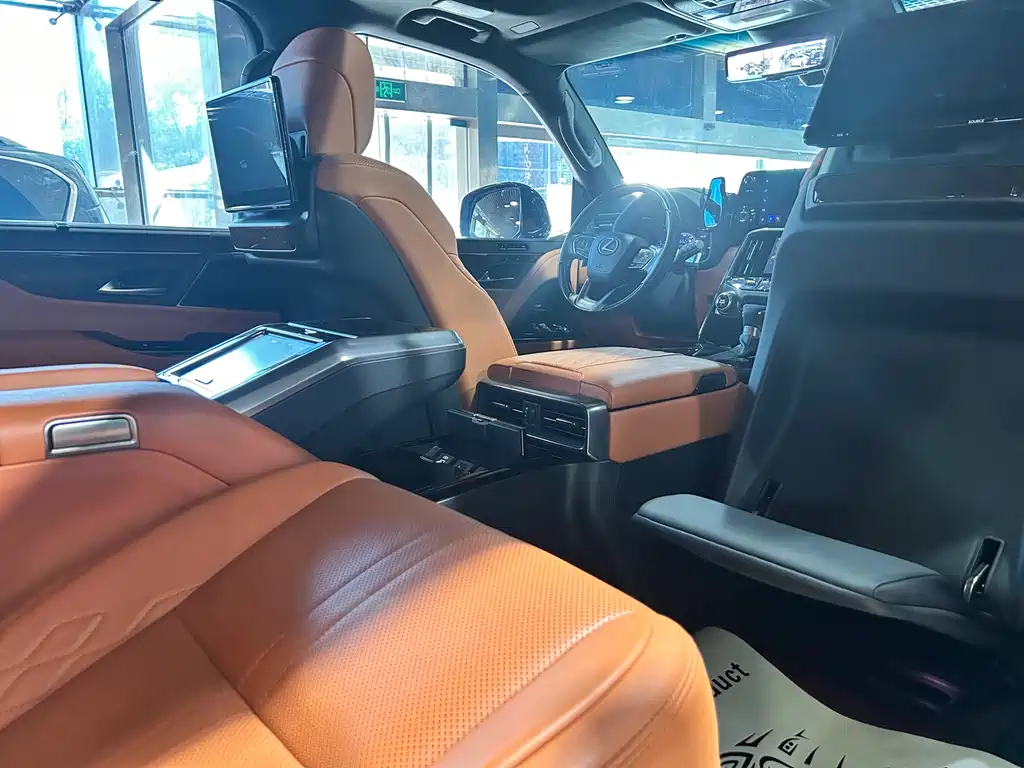 Lexus LX 雷克萨斯LX 2025款 700 h VIP领世版