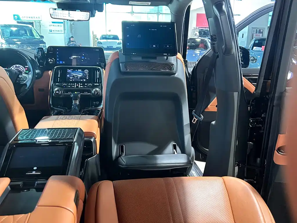 Lexus LX 雷克萨斯LX 2025款 700 h VIP领世版