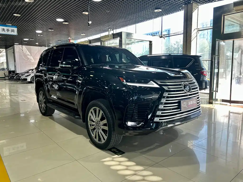 Lexus LX 雷克萨斯LX 2025款 700 h VIP领世版