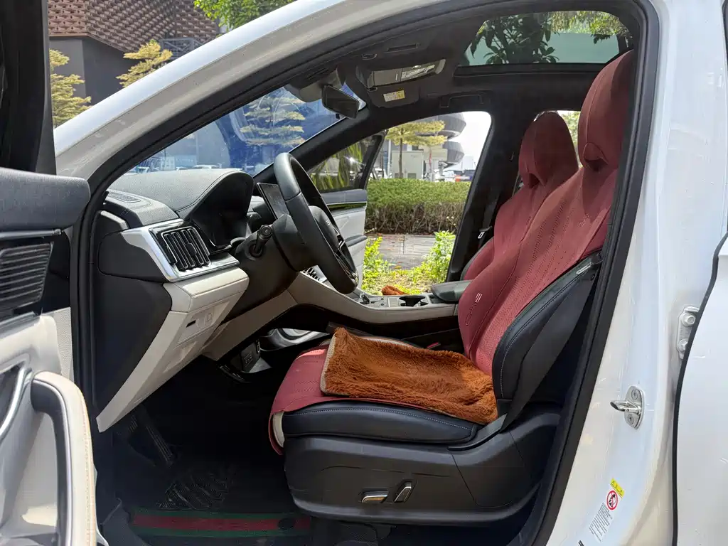 Song PLUS NEV Glory DM-i 110 km Flagship PLUS