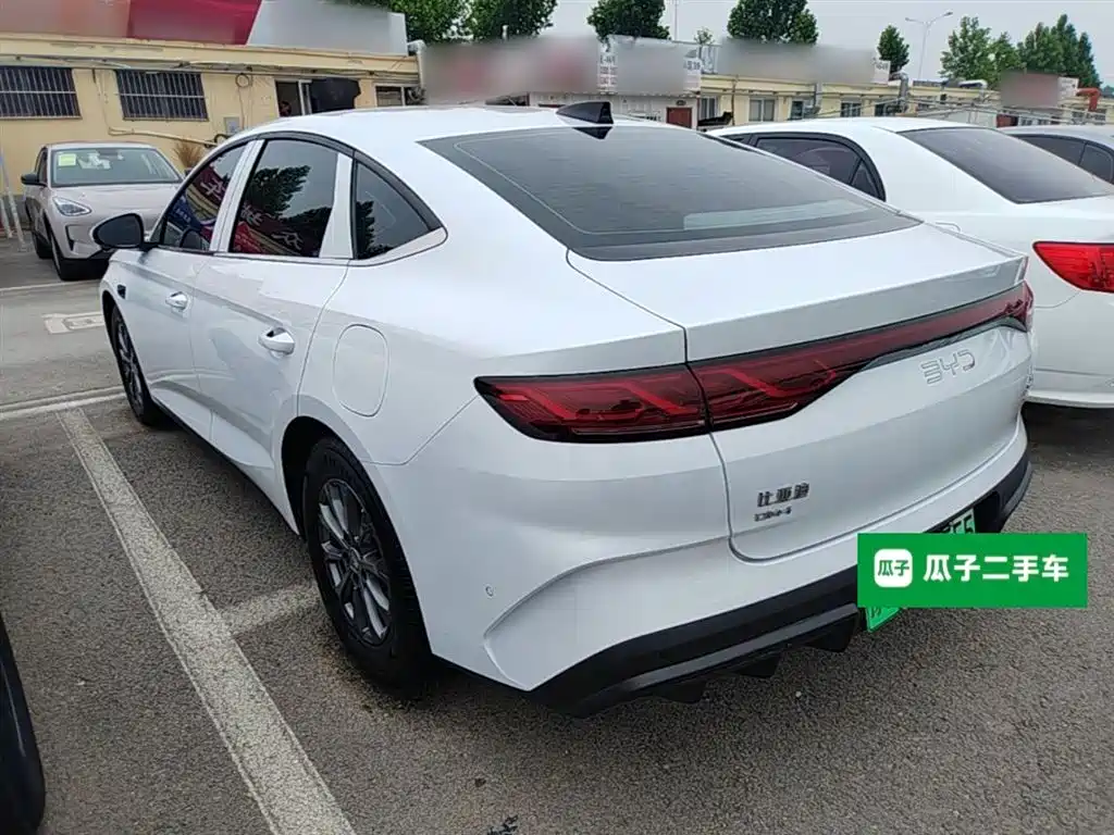 Qin L DM-i Smart Drive 80 KM Leading