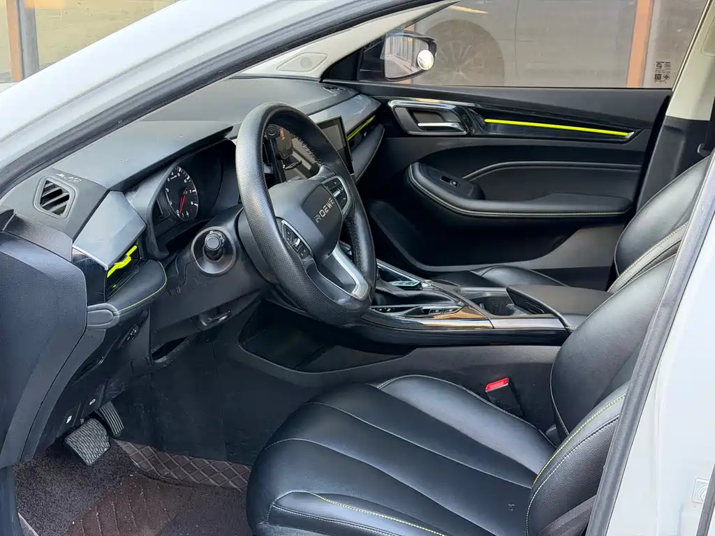 Roewe i5 1.5 L Auto 4 G Connected Leading Luxury Flagship