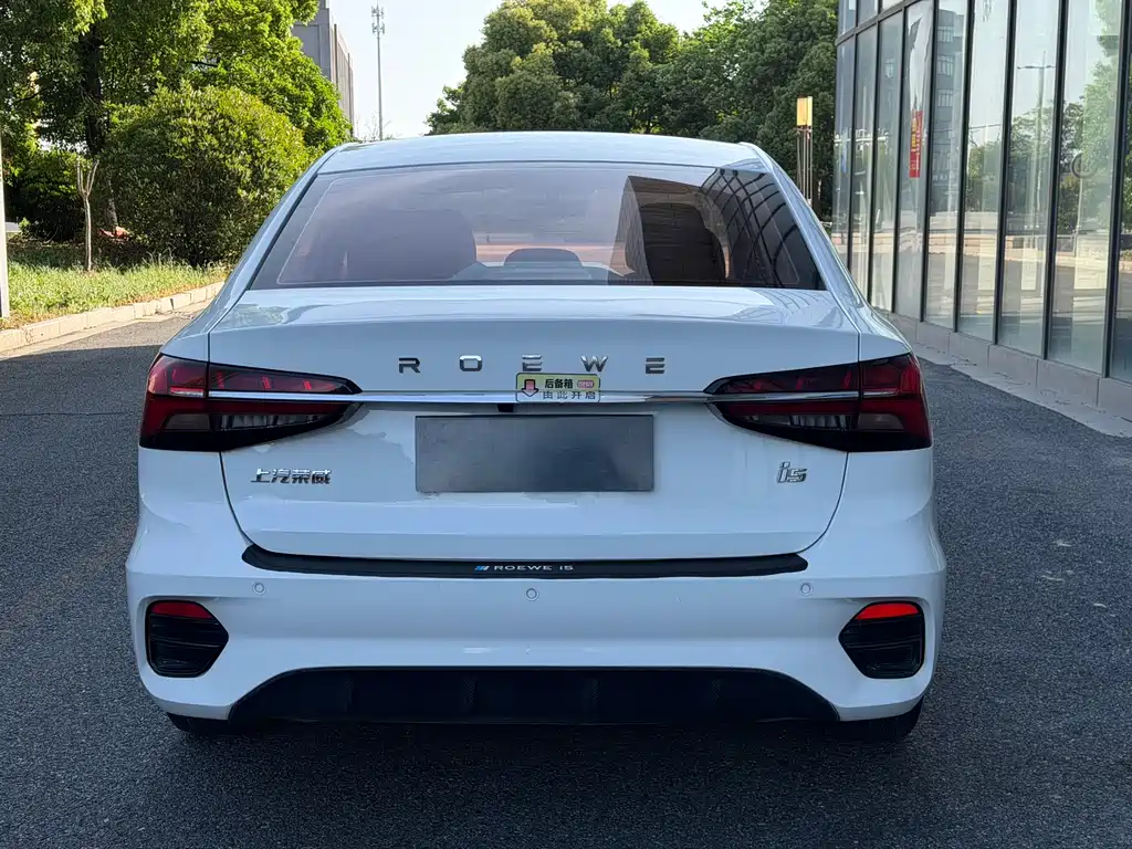 Roewe i5 1.5 L Auto 4 G Connected Leading Luxury Flagship