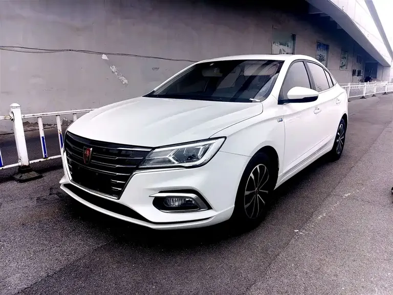 Roewe i5 1.5 L Manual 4 G Connected Leading Luxury Flagship