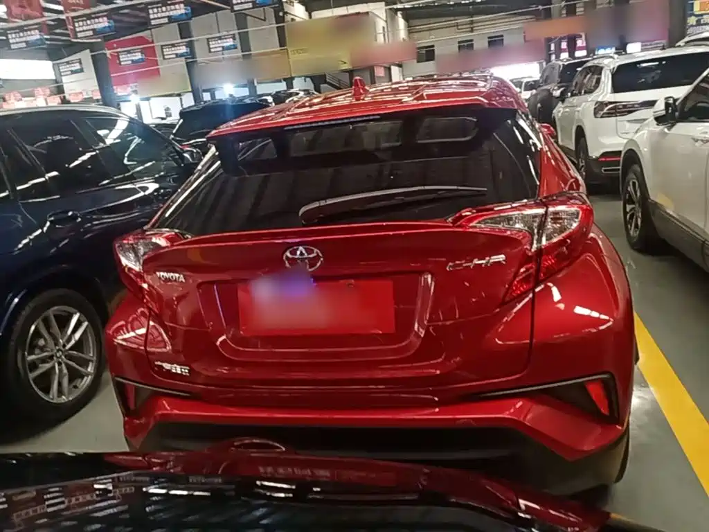 Toyota C-HR 2.0 L Leading