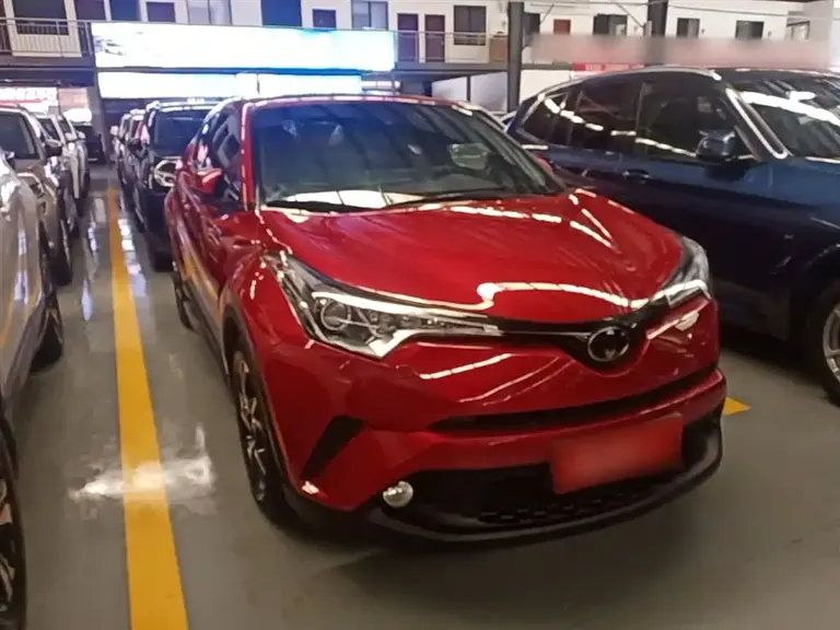 Toyota C-HR 2.0 L Leading