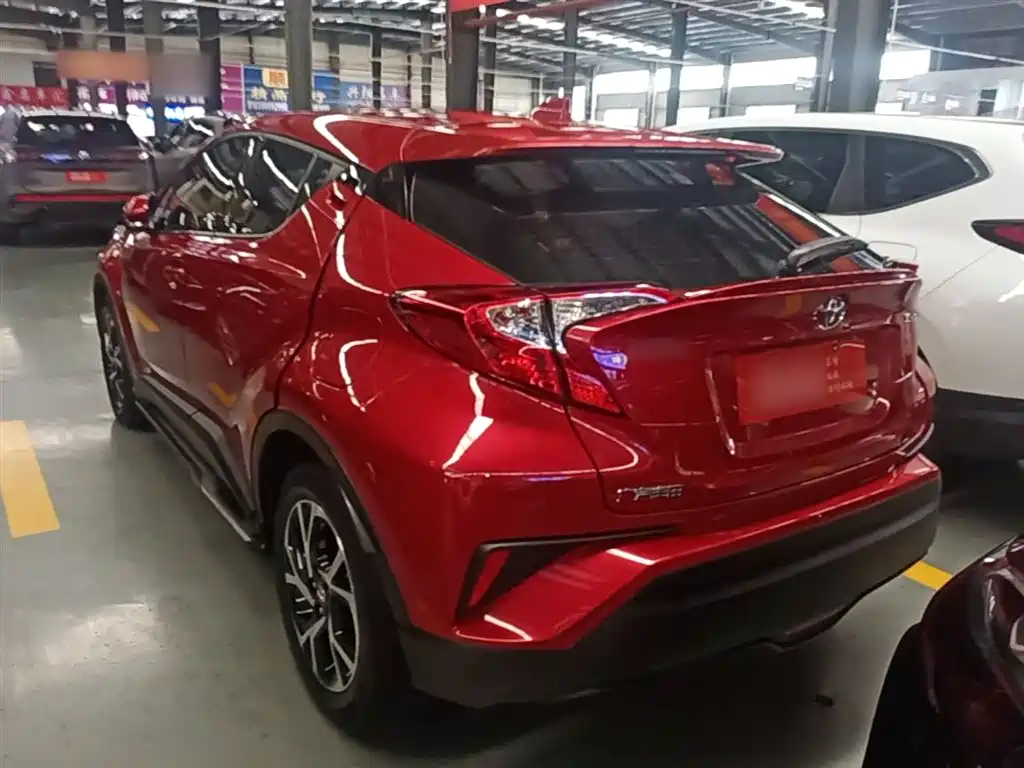 Toyota C-HR 2.0 L Leading