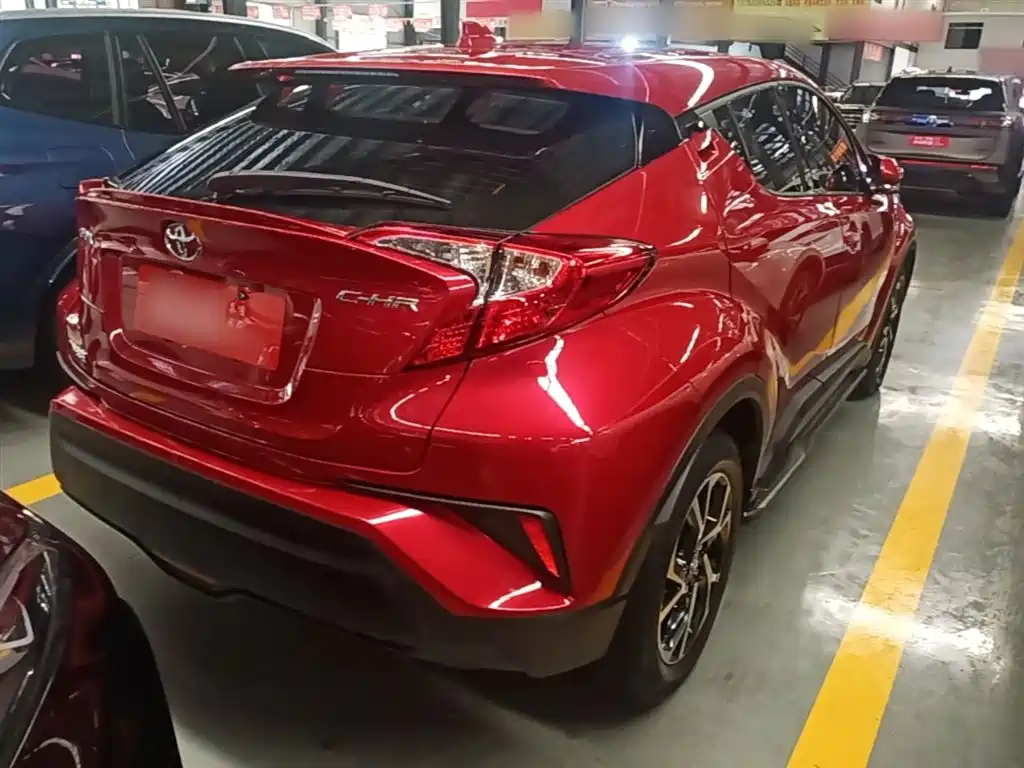 Toyota C-HR 2.0 L Leading