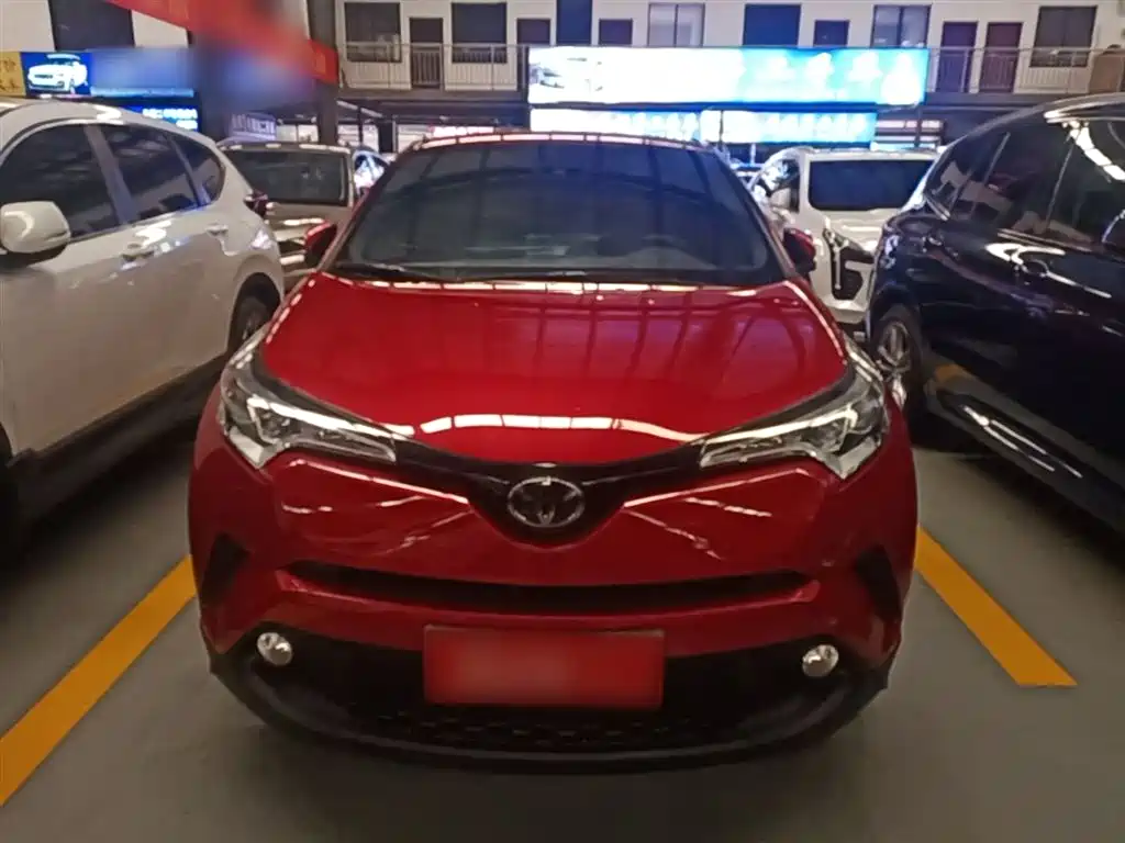 Toyota C-HR 2.0 L Leading