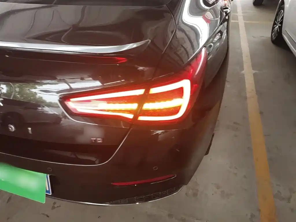 Hongqi H5 30 TD Agile