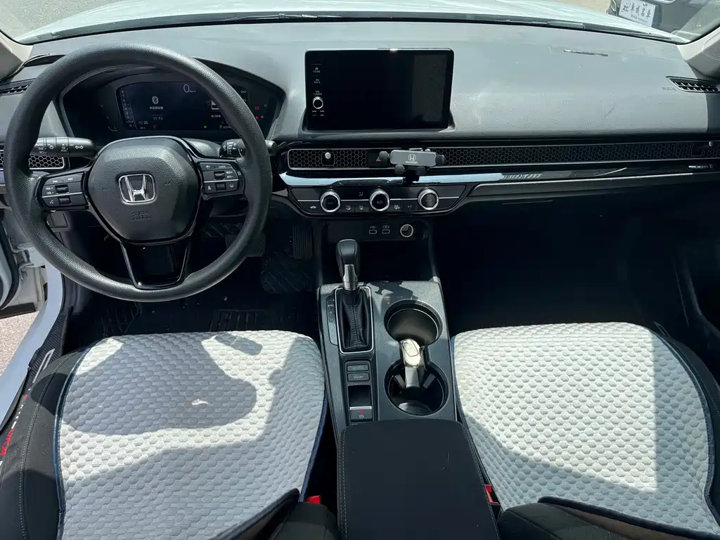 Integra 240 TURBO CVT Tech