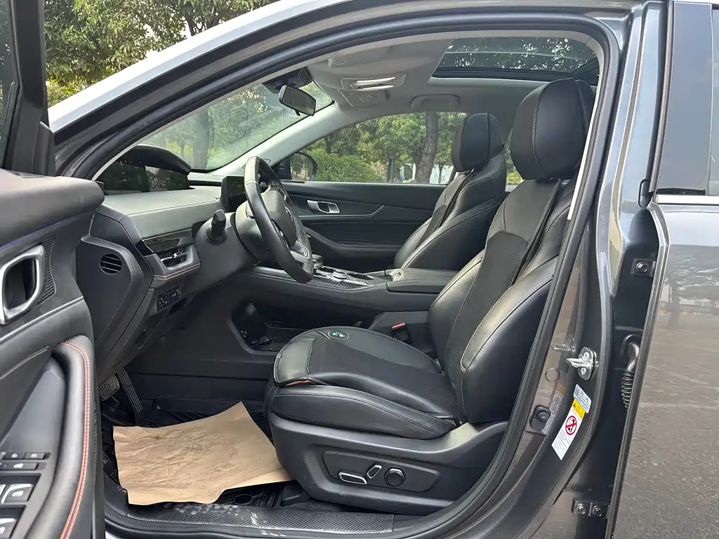 Changan UNI-K 2.0 T Outstanding