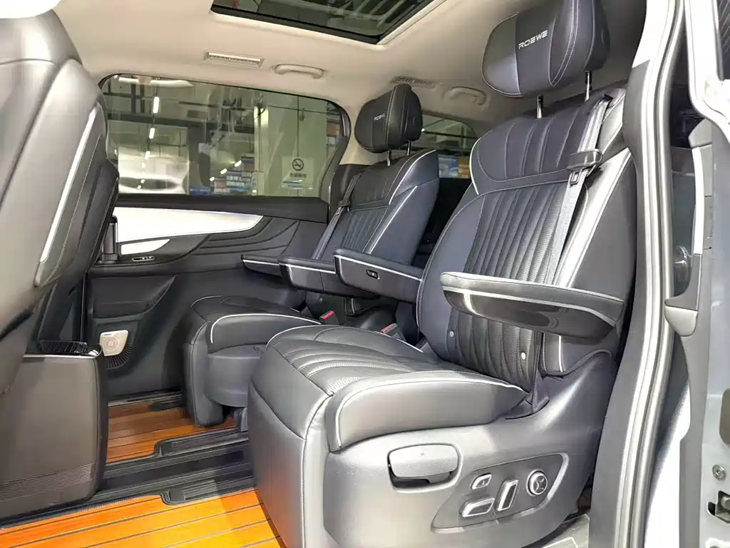 Roewe iMAX8 400 TGI Honored