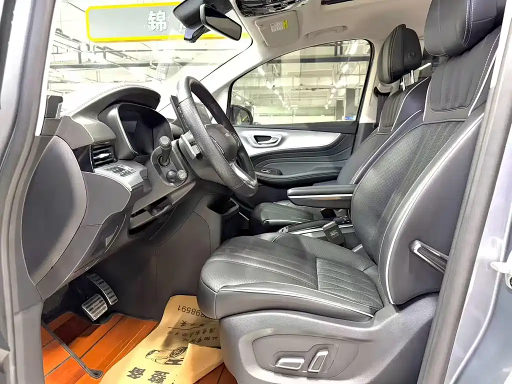 Roewe iMAX8 400 TGI Honored