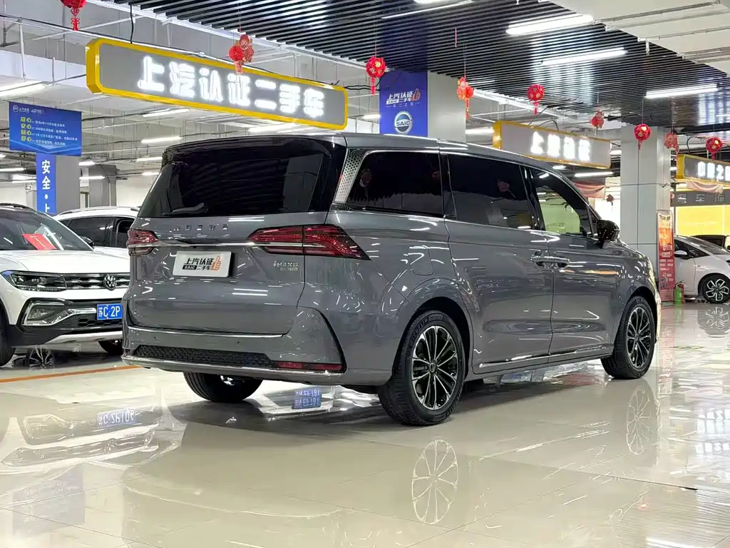 Roewe iMAX8 400 TGI Honored