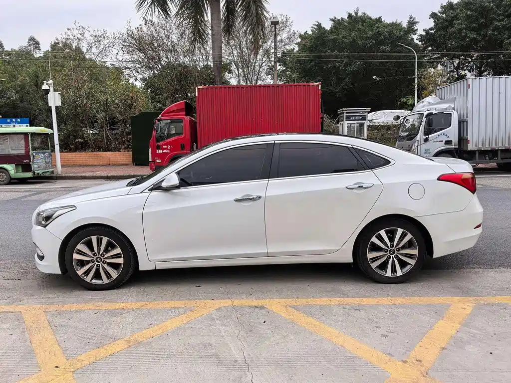 Mistra 1.8 L Auto Distinguished DLX
