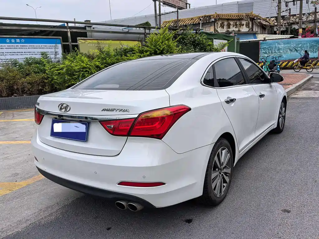 Mistra 1.8 L Auto Distinguished DLX