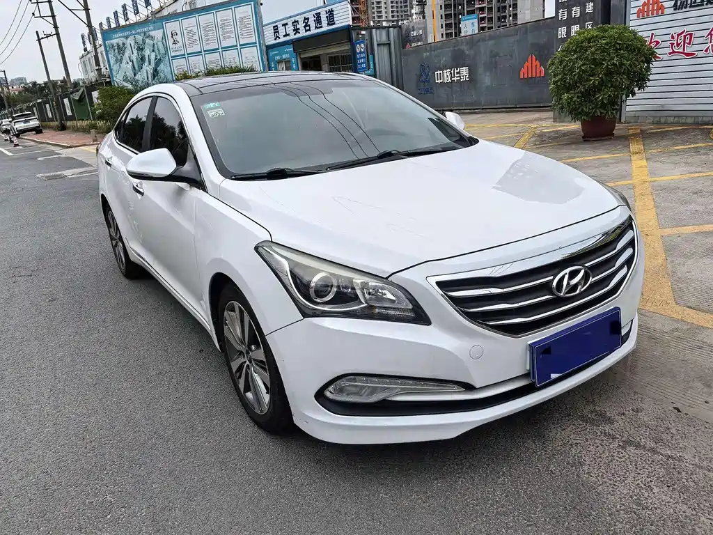Mistra 1.8 L Auto Distinguished DLX